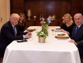 بالصور.. "نتنياهو" يستضيف الرئيس الأمريكى وزوجته على مأدبة عشاء بالقدس