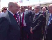 عضو كنيست يكسر البروتوكول ويلتقط "سيلفى" مع دونالد ترامب