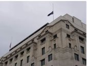 تنكيس علم مقر الشرطة البريطانية بسكوتلاند يارد تضامنا مع ضحايا "مانشتسر"