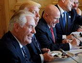 بالصور.. ترامب وحكومته يتناولان الشيكولاتة البلجيكية خلال اجتماع فى بروكسل