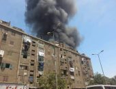 بالفيديو.. الدفع بـ8 سيارات إطفاء لإخماد حريق سوق ملابس فى إمبابة 