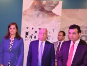 بالصور.. وزيرا الثقافة والتخطيط يفتتحان معرضا للفنانات المصريات