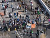 بالصور.. حرب شوارع فى فنزويلا بين المتظاهرين وقوات الأمن