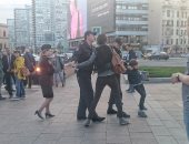 بالفيديو.. الشرطة الروسية تعتقل طفل يقرأ شعر "شكسبير" فى الشارع