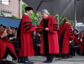بالصور.. مارك زوكربيرج يحتفل بتخرجه ويشكر جامعة هارفارد 