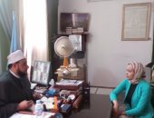 وكيل وزارة الأوقاف: كشفنا وكرًا لتجهيز المتطرفين فى زاوية صغيرة.. منحنا ياسر برهامى تصريح الخطاب شرط عدم الحديث بالسياسة.. نستعين بالأطباء للحديث فى المساجد عن خطورة الختان.. و"الناس فهمت منع مكبرات الصوت خطأ"