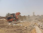 إزالة 5 منازل مخالفة خلال مداهمة قرية الحسينات فى قنا 