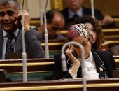 بالصور.. هواتف النواب تتصدر المشهد فى جلسة الحساب الختامى للموازنة العامة