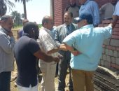 بالصور.. توقف مشروع الصرف الصحى بـ3 قرى فى بنى سويف يهدد المنازل بالانهيار