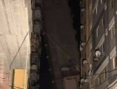 بالصور..سقوط برج سكنى بالأزاريطة.. ووسط الإسكندرية يخلى العقارات المجاورة
