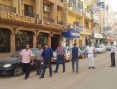 محافظ الأقصر يتفقد أعمال رصف الطرق بشوارع المدينة المنورة والتليفزيون