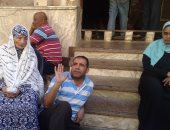 بالفيديو والصور.. سكان عقار الأزاريطة المائل يروون مآساتهم لـ"اليوم السابع"