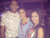 رنا سماحة تنشر صورتها مع كهربا وخطيبته شدوى.. وتعلق: "العرسان الحلوين"