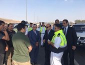 بالصور.. مساعد وزير الداخلية يتفقد الخدمات المرورية على الطرق السريعة
