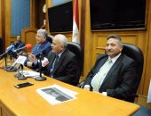 بالفيديو..التعليم: ضبط تليفون محمول بإحدى لجان الثانوية.. وتؤكد: لم يحدث تسريب