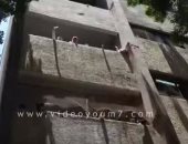 بالفيديو.. طالبات الثانوية العامة يطمئن أولياء أمورهن بعلامة النصر