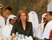 سياسى إسرائيلى يتهم اليسار بدعم الإرهاب ويدلل بصورة "ليفنى" مع أمراء قطر