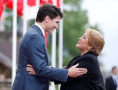 بالصور.. رئيس الوزراء الكندى يستقبل رئيسة تشيلى فى البرلمان