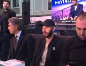 شاهد.. كريم بنزيما يتناول الإفطار على أحد الموائد فى تركيا