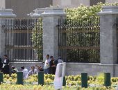مكتب رعاية المصالح الإيرانية بالقاهرة يفتح دفتر عزاء لضحايا هجمات طهران