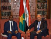 سامح شكرى يبحث التعاون الثنائى ومكافحة الإرهاب مع وزير خارجية بوركينا فاسو