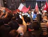 أعضاء حزب أردوغان يتظاهرون للتضامن مع قطر بـ"علم البحرين"