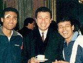 شاهد.. ابتسامة الخطيب بصحبة مدرب طنطا ولاعب المحلة