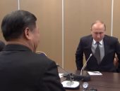 بالفيديو.. بوتين يمازح رئيس الصين: "مقاتل لوحده"