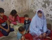 بالصور.. مأساة أسرة من 10 أفراد دخلها 450 جنيها ومنزلهم آيل للسقوط بالمنيا