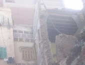 بالصور.. انهيار منزلين متجاورين فى دمنهور وإصابة سيدة وطفلة