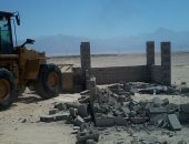 بالصور.. إزالة 2800 متر مبانى تعديات على أملاك الدولة بقرية فى طور سيناء