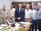 توزيع سيارتين للنقل المبرد لدعم المشروعات الصغيرة بشمال القاهرة