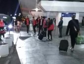 بالصور .. بعثة المنتخب تغادر مطار تونس فى طريقها إلى القاهرة