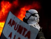 بالصور.. متظاهرون يحرقون مبنى تابعا للمحكمة العليا فى فنزويلا