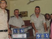 مركز شرطة ناصر ببنى سويف يوزع 150 كرتونة سلع على الفقراء