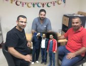 بالصور.. " الحفنى والخولى"  طبيبان من المنصورة لبيا نداء الإنسانية بسيناء لتقديم العلاج للمصابين بمستشفى العريش.. وينتظران ضحايا الأحداث لإنقاذ حياتهم.. أجريا 150 عملية جراحية خلال 6 شهور