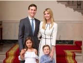 إيفانكا ترامب تنشر صورة بصحبة عائلتها خلال الاحتفال بعيد ميلاد والدها