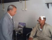 محافظ قنا يطمئن على المصابين فى حادثى طريقى طيبة وسوهاج