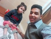 طفلان يعانيان من ضمور فى المخ ووالدتهما تستغيث لعلاجهما على نفقة الدولة