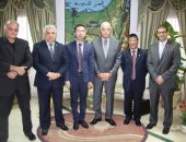 محافظ جنوب سيناء يلتقى وفدًا دبلوماسيًا فيتناميًا لتنشيط العلاقات السياحية