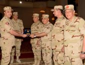 وزير الدفاع يشارك رجال الهيئة الهندسية وأسر الشهداء تناول الإفطار