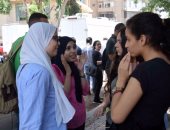 بالفيديو والصور.. طلاب الثانوية يشيدون بسهولة امتحان الديناميكا: "توقعنا يكون أصعب من كده"