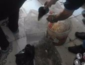 إعدام أغذية فاسدة فى حملة أمنية على أحد أسوق الدقهلية