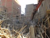 بالصور.. إزالة عقار مخالف بحى الشرابية فى القاهرة