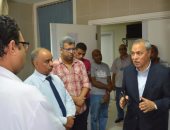 محافظ قنا يتفقد مستشفى التأمين الصحي ومستشفى قنا العام 