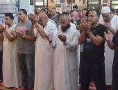 بالصور.. صلاة تهجد ليلة 27 رمضان من أحد مساجد مجرى "قناة السويس" الملاحى ببورسعيد