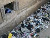 بالصور.. القمامة تحاصر مكتب الصحة فى البساتين ومطالب بتوفير صناديق لجمعها