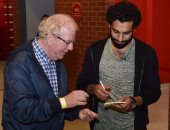 بالصور.. جماهير ليفربول تستقبل محمد صلاح فى "الآنفيلد"