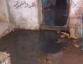 بالصور.. شوارع قرية دنديط بالدقهلية تغرق فى مياه الصرف الصحى