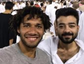 هيثم شاكر ينشر صورته مع محمد الننى من أمام الكعبة